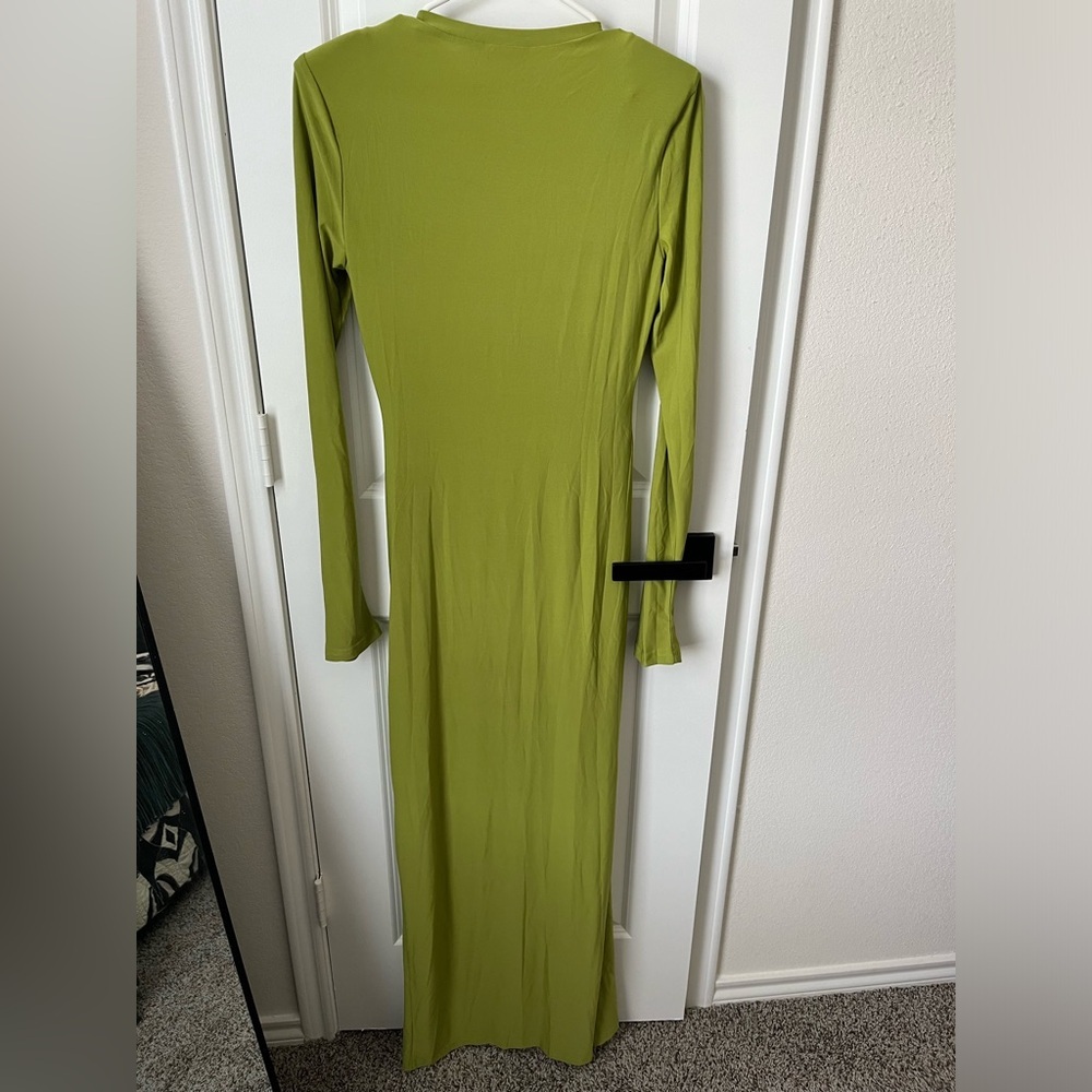 🔥NEW🔥 Green Long Sleeve Maxi Dress - Ruched & Form Fitting - Large - Picture 4 of 10